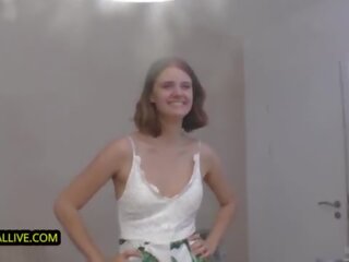 Безумно похотлив ученичка има тя див пожелавам granted при тя catsing&excl;