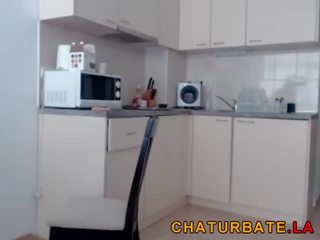 Молодий грудаста невинний 18 підліток з косички впорскує на камера на www&period;chaturbate&period;la