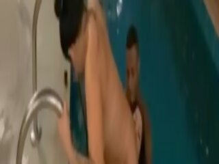 やる lado デ dentro ダ piscina orgia ゴソサ metendo na agua chupando gostoso bucetinha リンダ &period; bem ゴソサ e safadinha&period;