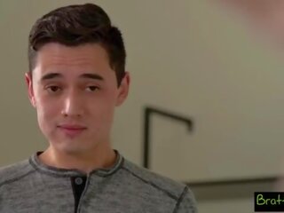 Lascivious Stepsister Kyler Quinn Seduces Stepbrother For BJ and johnson Ride -S21&colon;E5