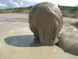 卡 在 該 mud