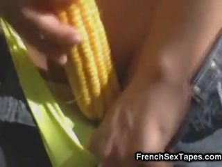 উপযুক্ত সাদা femme fatale হার্ডকোর মধ্যে একটি corn ক্ষেত্র