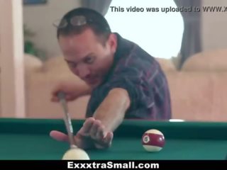 Exxxtrasmall - 金发 年轻 女士 乱搞 她的 step-dad 为 金钱