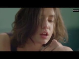 Adele exarchopoulos - ללא חולצה סקס הקלעים - eperdument (2016)
