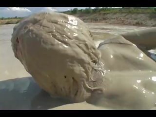 卡 在 该 mud