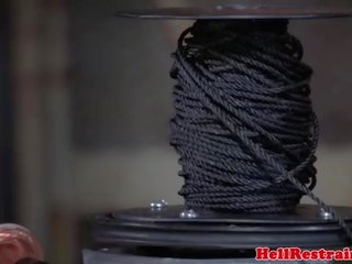 Wooden peg clamped subs 體 處罰