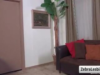 화이트 비탄 레즈비언 즐겨 부착 형 씨발 부터 검정 암캐 - zebra 소녀 03