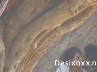 ইন্ডিয়ান প্রেমীদের রোমান্স এ পার্ক