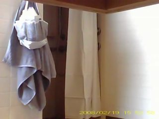 Шпигунство еротичний 19 рік старий молодий леді showering в загальна спальня ванна кімната