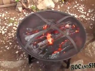দম্পতি হ এ barbecue পার্টি বিদেশে !