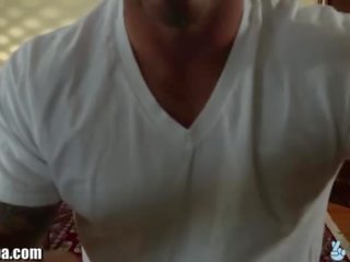 Trickyspa siri מבאס manhood של מציצן מְעַסֶה